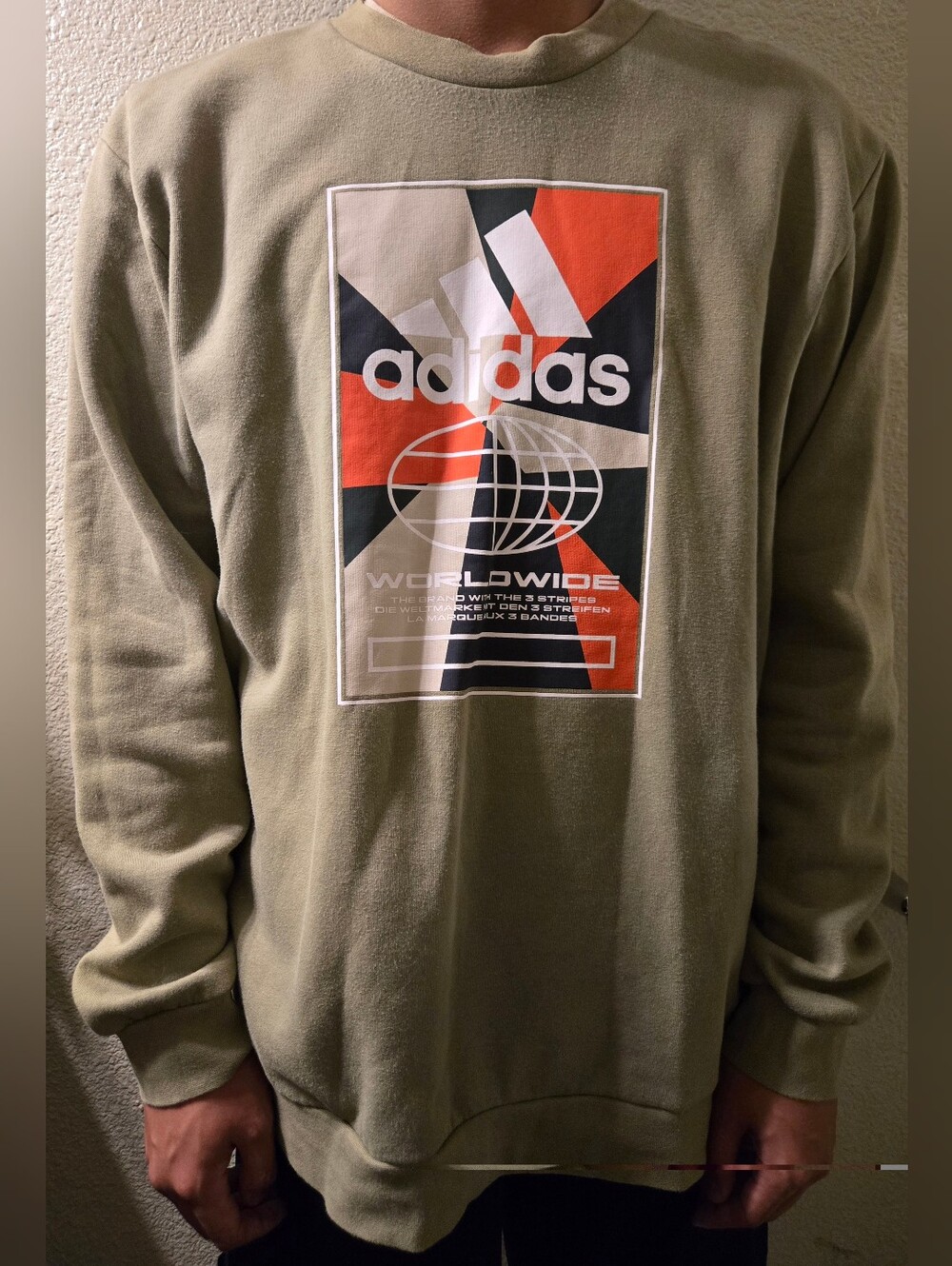Adidas - Worldwide Olive Graphic Crewneck Sweatside - XL